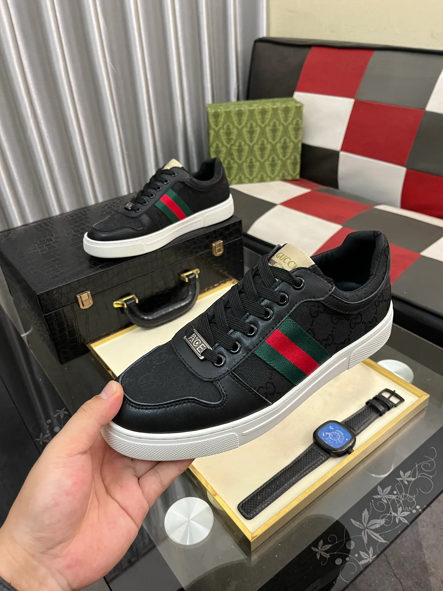 Men's Men's Shoes💰440⌚️⌚️【GUCCI】Gucci men's latest white shoe series casual shoes! The official website is built 1:1. Upper: Made of imported cowhide, with electric embroidery ➕Inner lining: Made of high-quality first-layer pigskin, soft and comfortable. Picky material selection and exquisite workmanship give you the best enjoyment. Size: 38-44 yards, 3️⃣ colors available.